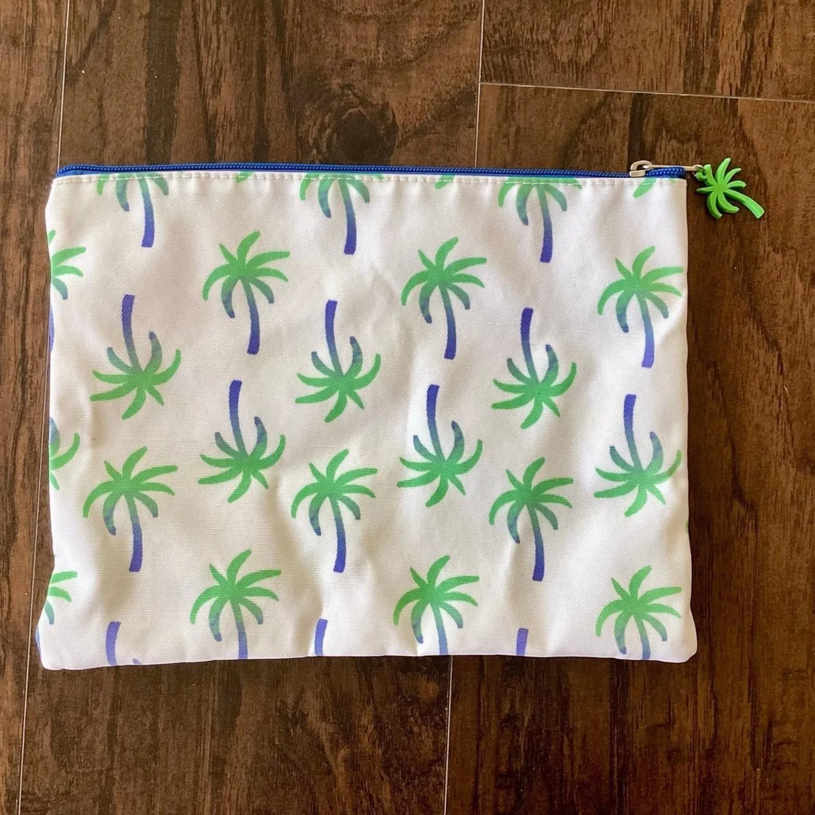 Palm Tree Pattern Zip Pouch White - Image 2