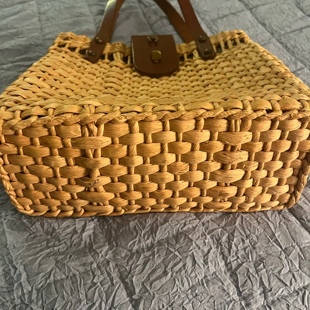 Etienne Aigner vintage 60’s straw tote/satchel handbag with signature maroon - Image 3