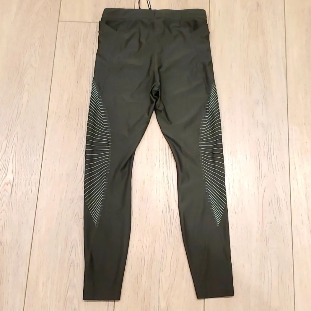 Woman's 7/8 Running Green Leggings - Image 2