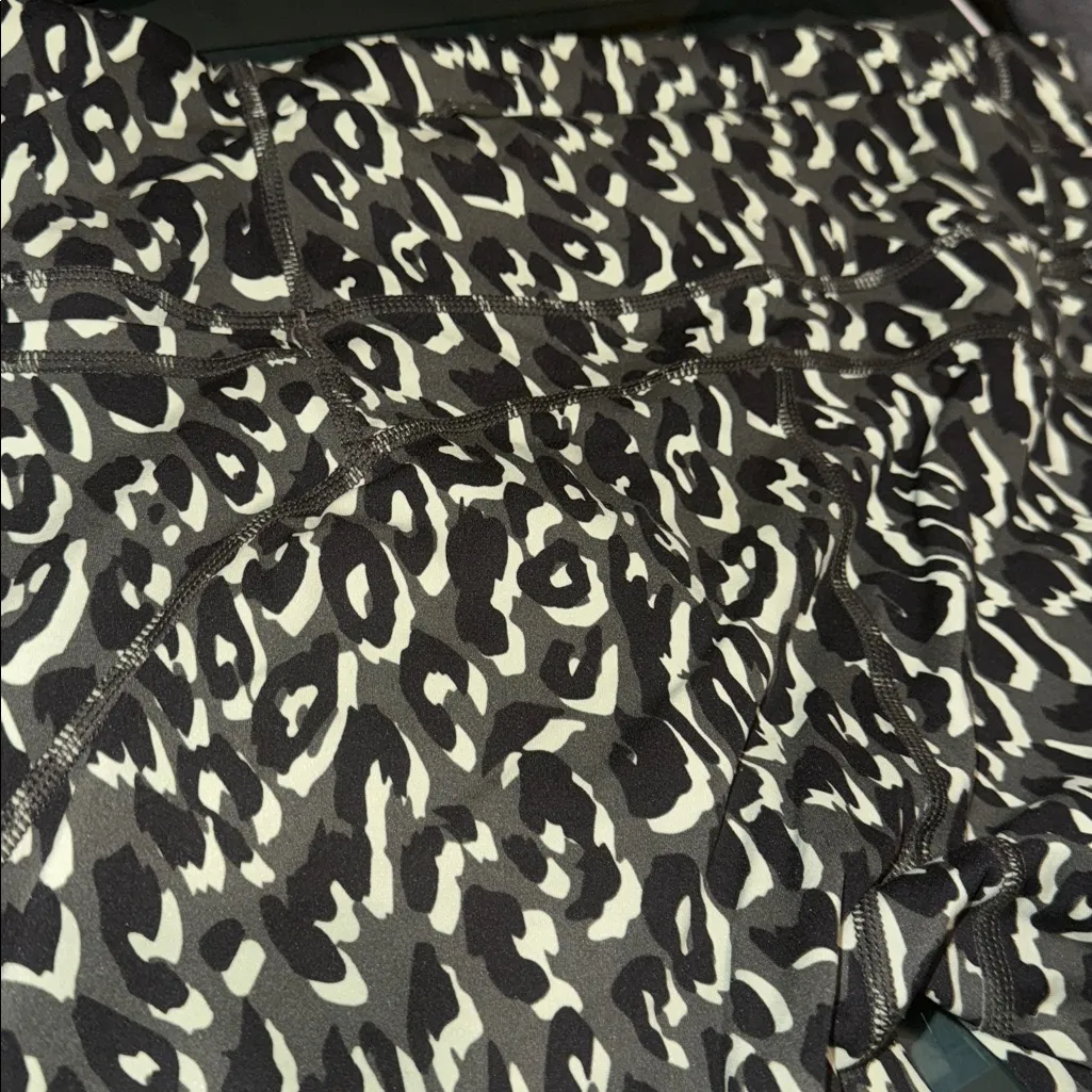 Sweaty Betty High Rise Leggings Green Leopard Print Power Workout Size Large - Image 5