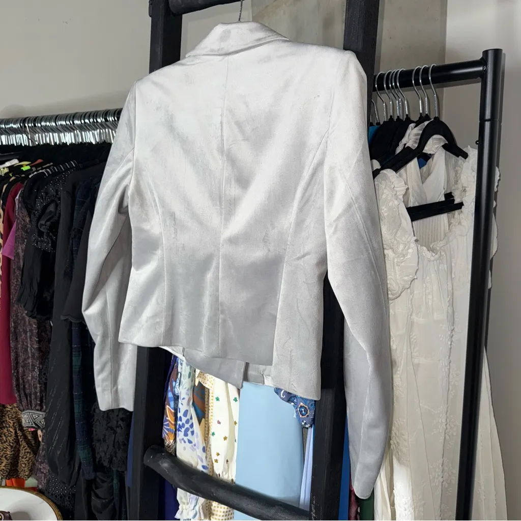 White House Black Market Cropped Velvet Blazer Mercury Gray - Image 10