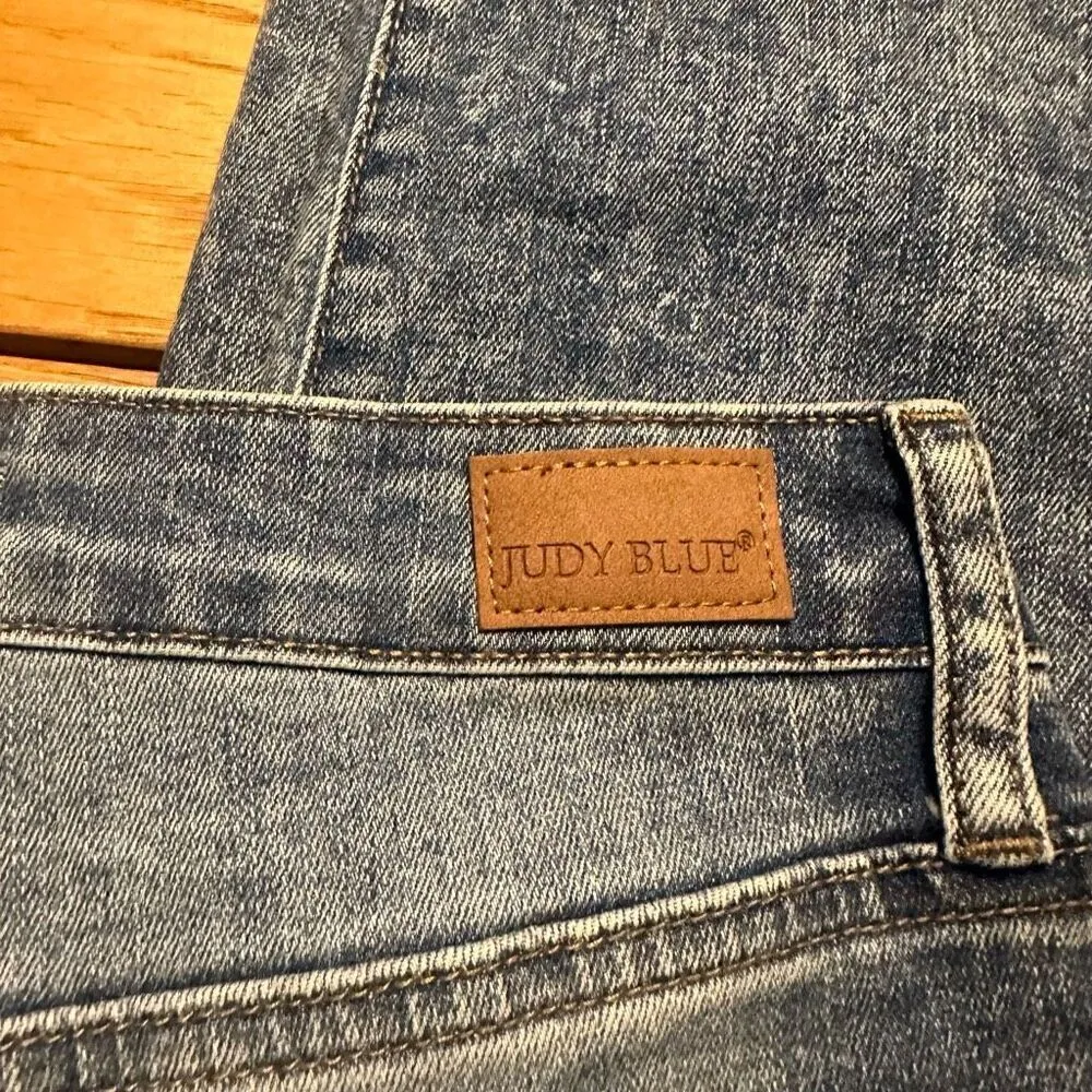 Judy Blue  cropped bootcut distressed 3/26 - Image 10