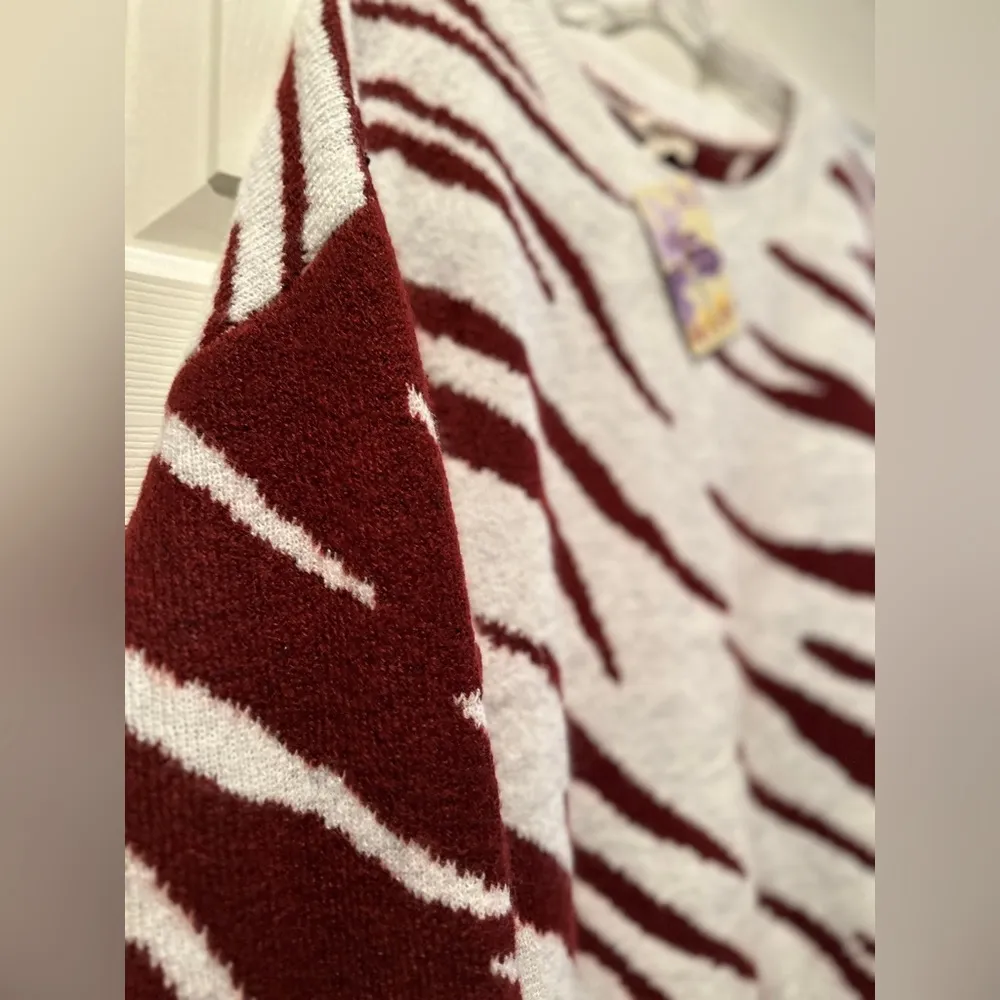 NWT Sweater with red and white stripes Size M - Image 2