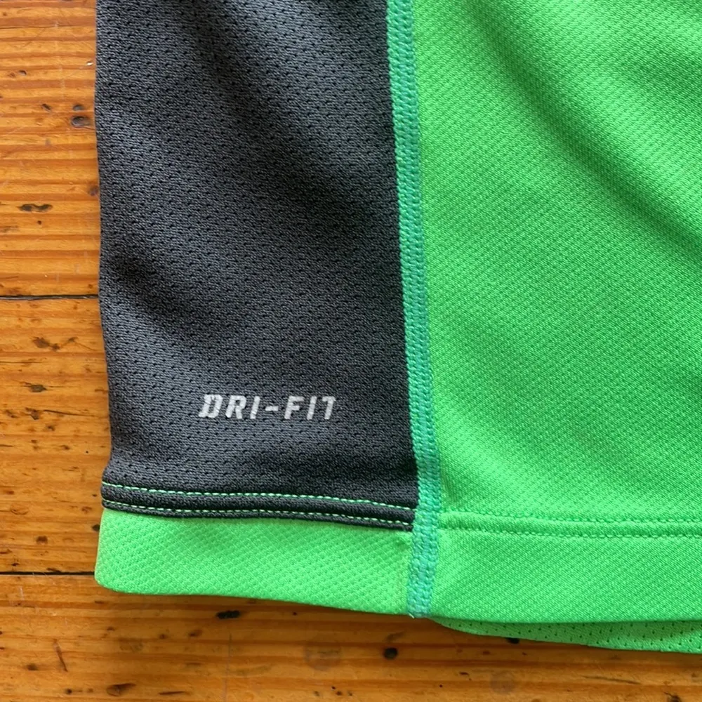 Nike  Dri Fit Tank Neon Green Size Medium - Image 3
