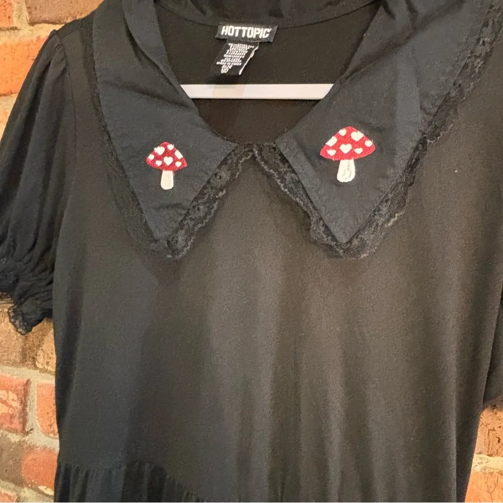 Hot Topic womens mushroom collar baby doll midi dress black medium - Image 2