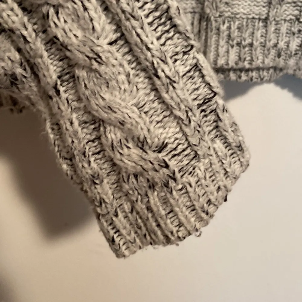 Wet Seal Cropped Sweater - Image 3