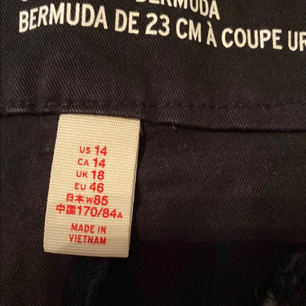 GAP Black Flat Front Shorts Classic Style - Image 3