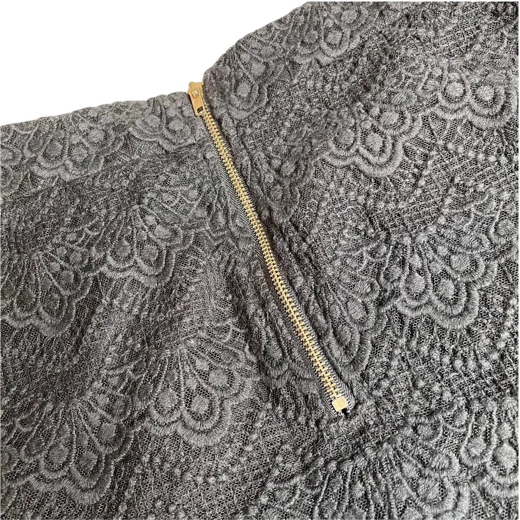 FOREIGN EXCHANGE Lace Scallop Mini Skirt Zipper Eyelet Black Extra Small Gold - Image 3