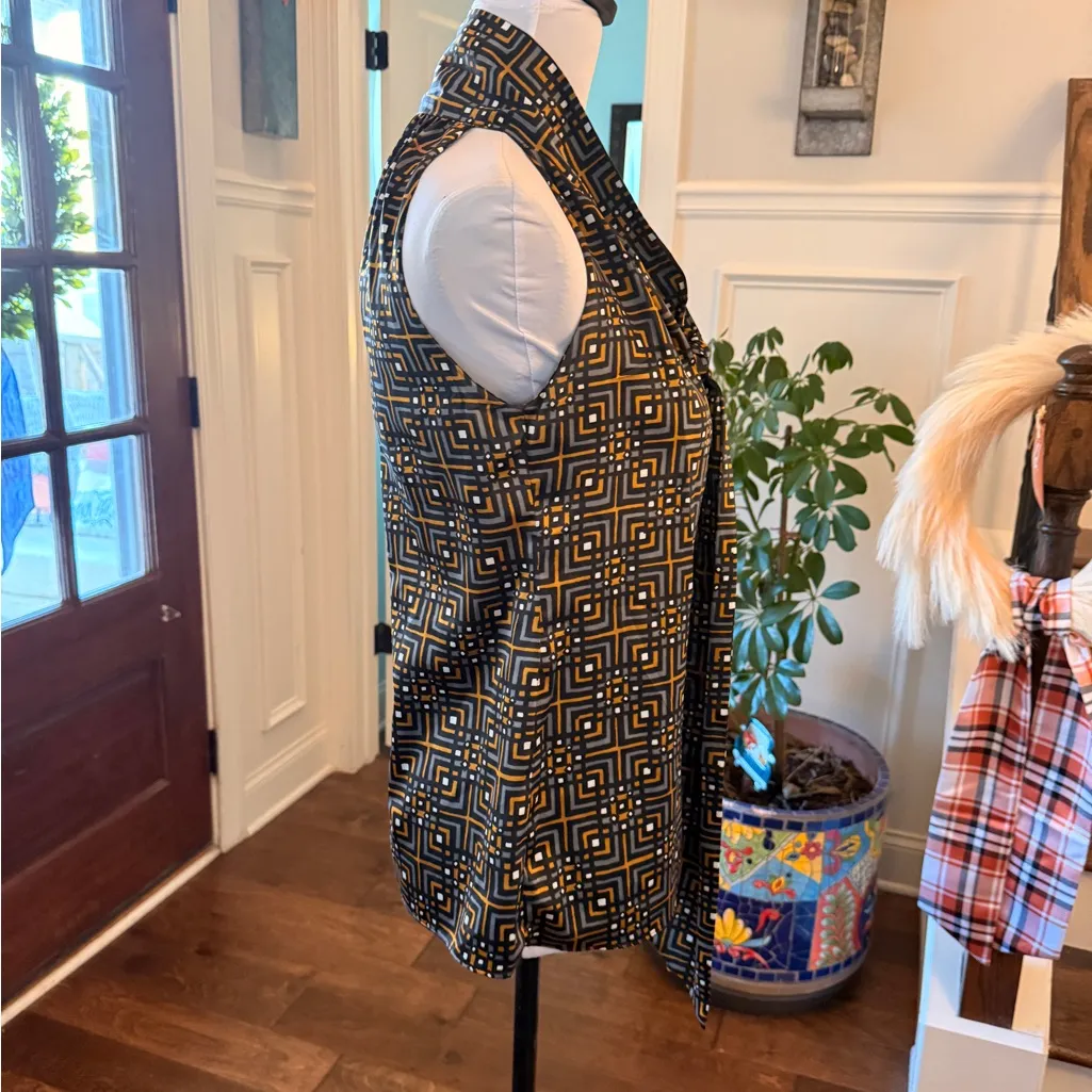 Banana Republic NWOT Geometric Black and Gold Halter Tie Top - Image 3