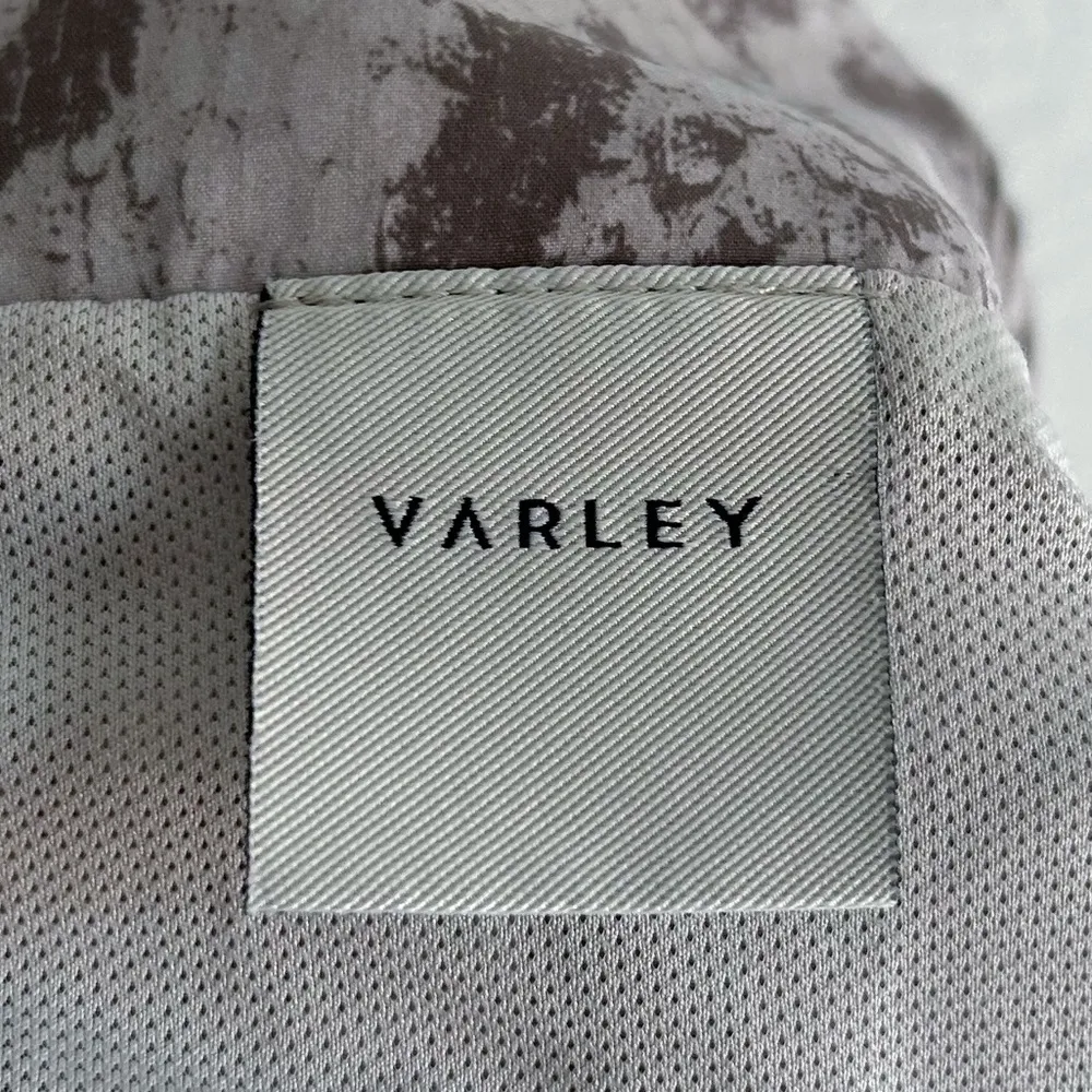Varley Kallin Running Short Taupe Gray Snake Print Medium - Image 4