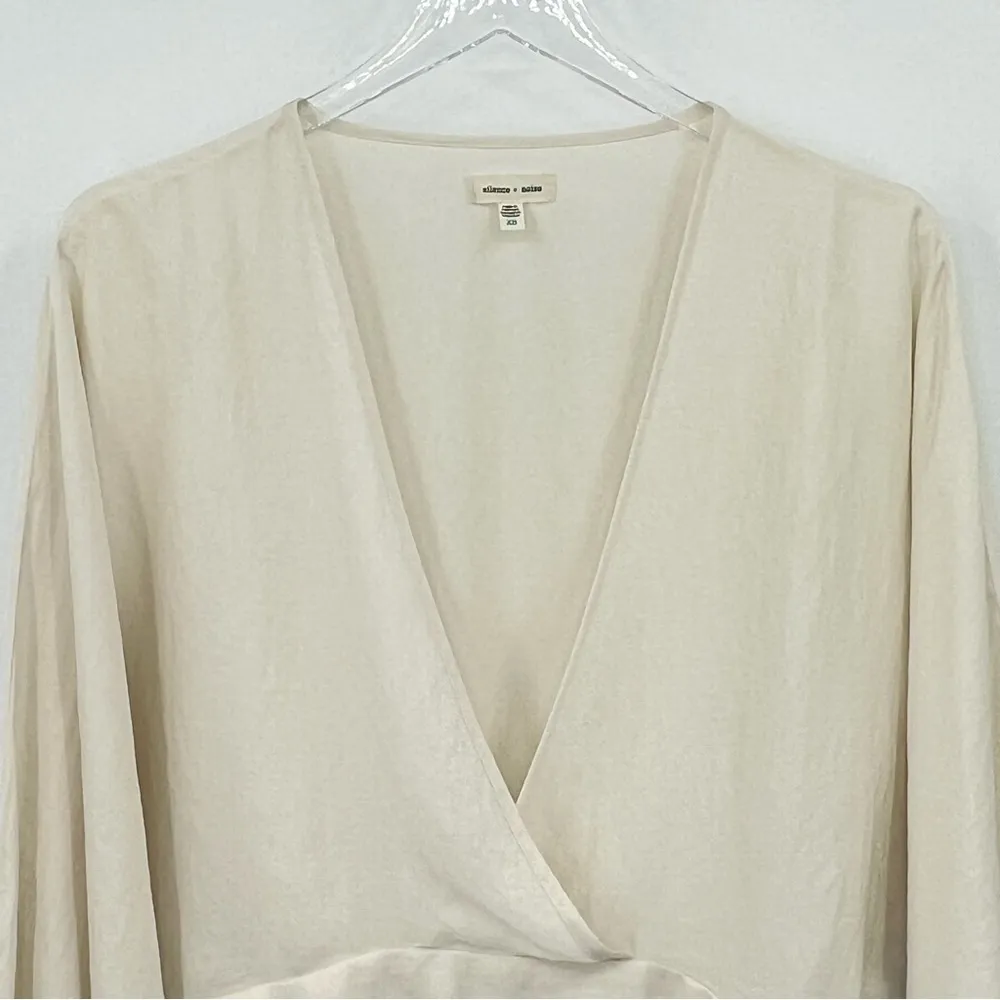 Anthropologie Silence + Noise cream surplice balloon sleeve cropped blouse - Image 2