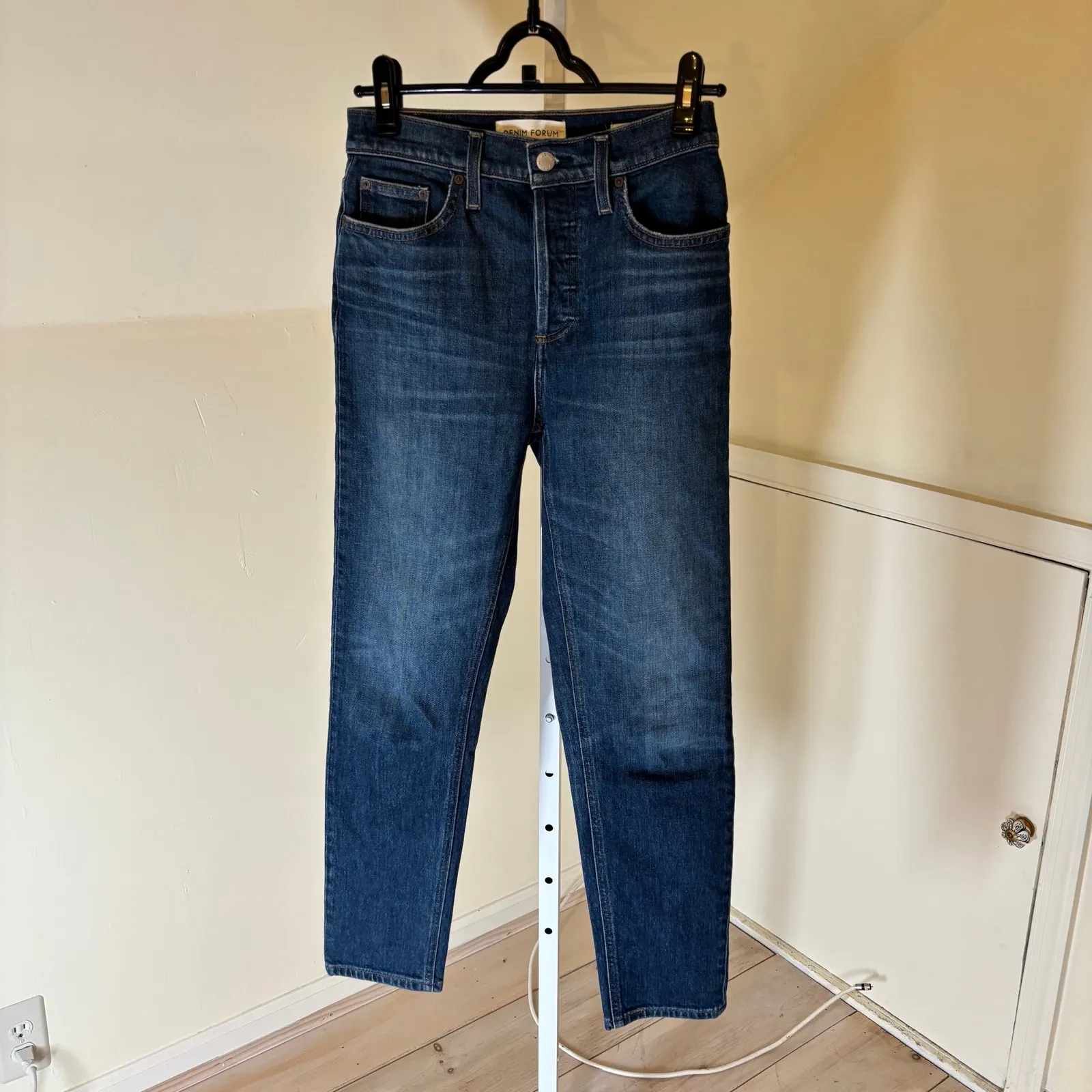 Aritzia Denim Forum EUC Women's The Yoko High Rise Slim Jean Size 25 Blue - Image 5