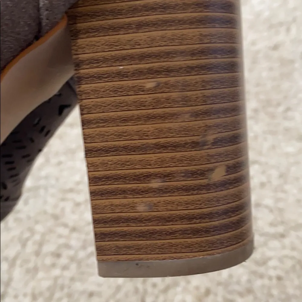 Fergalicious open toe bootie taupe size 9.5 - Image 4