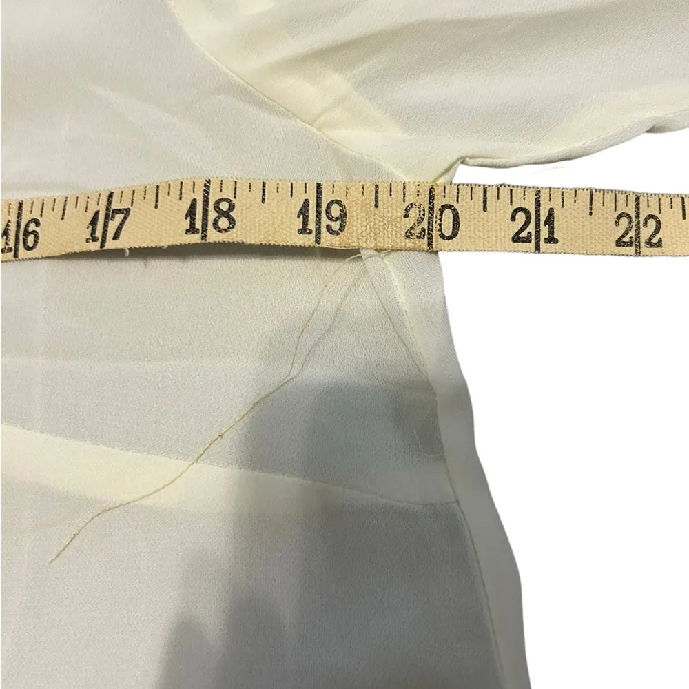 Entro White Keyhole Cutout
Tank Blouse size large - Image 7