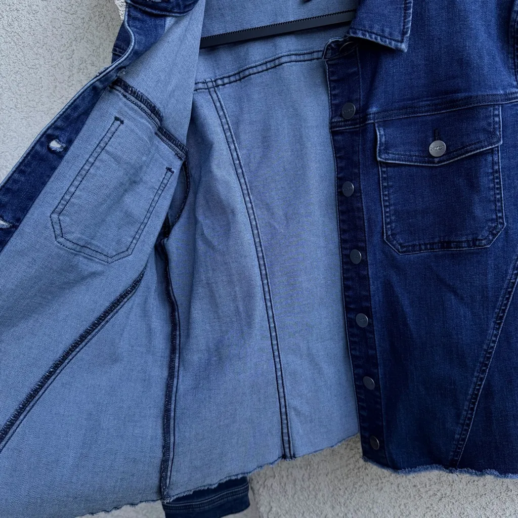 NWT 💙 NYDJ Frayed Hem Stretch Dark Blue Denim Jean Trucker Jacket, Size L - Image 11