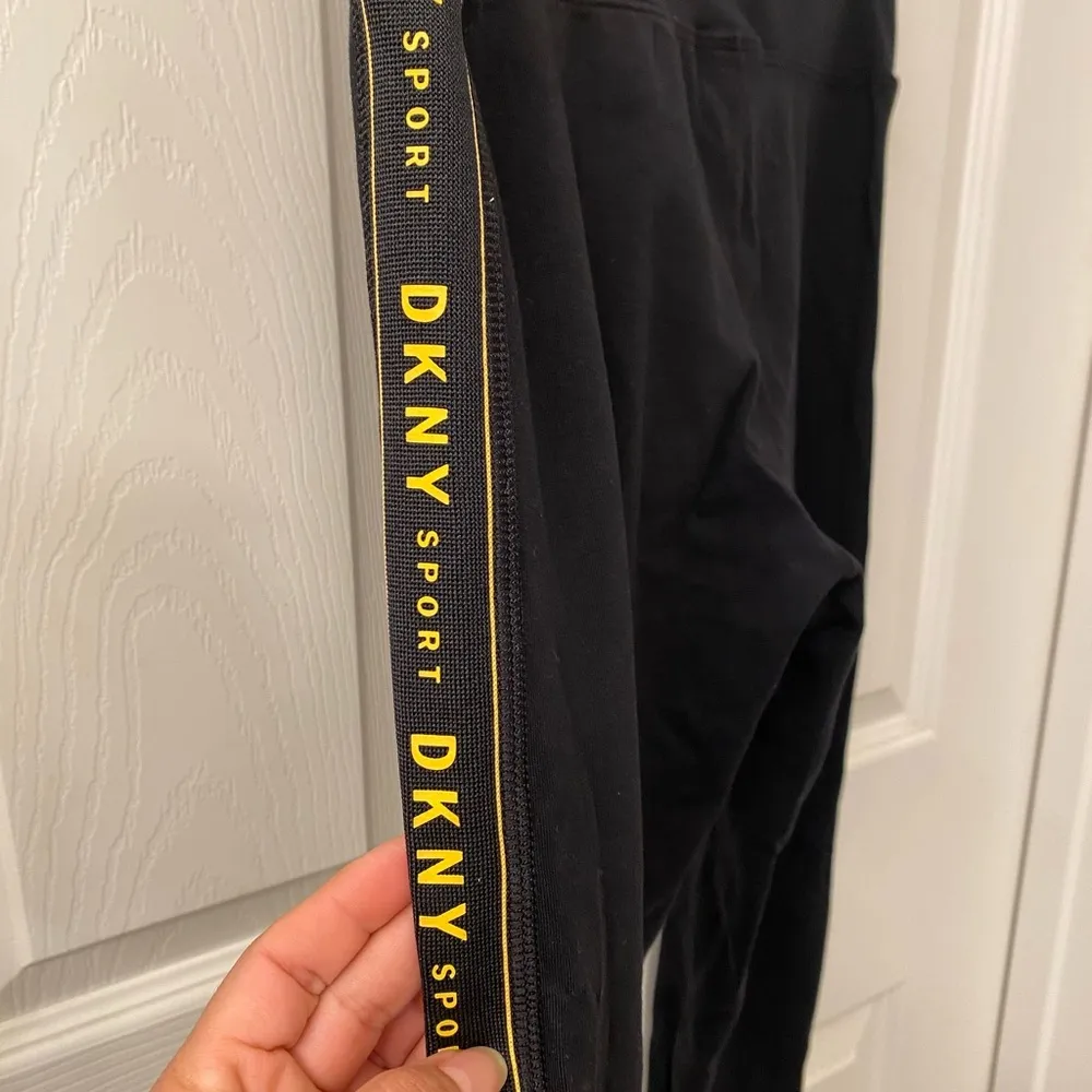Dkny sport leggings size medium - Image 3
