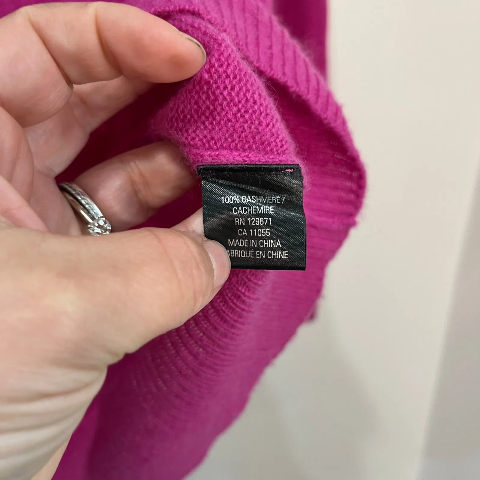 360Cashmere Pink Crewneck Sweater Soft Lightweight Luxury Knit Women’s Sz S - Image 4