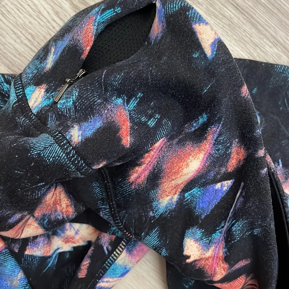 Black with Colorful Leaf Print Stretchy Cropped Leggings Size S - Image 5