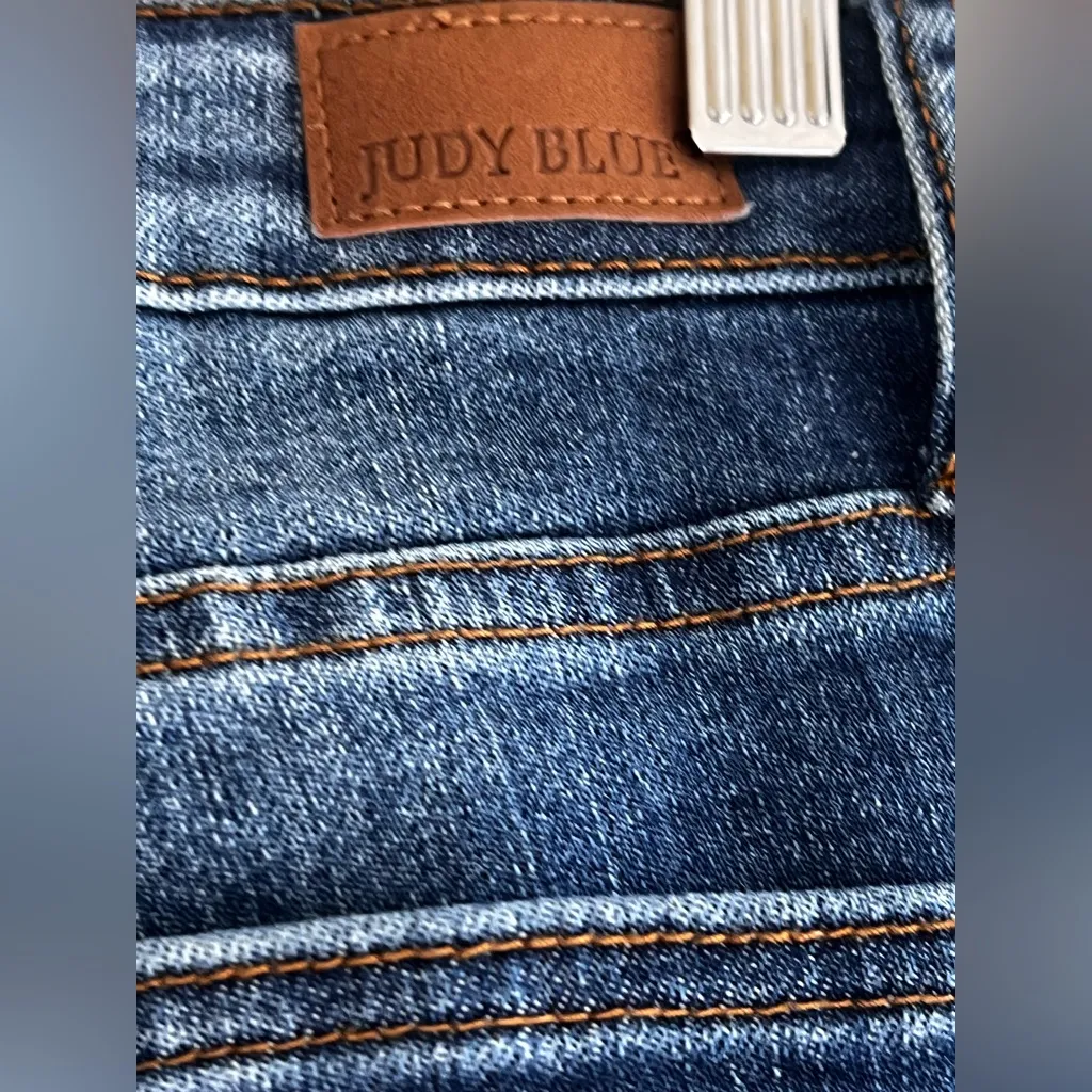 Judy Blue Distressed Relaxed Fit Jeans - Image 14