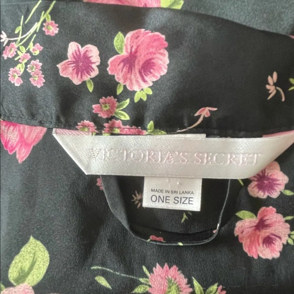 Victoria’s Secret Black Rose Print Robe One Size - Image 4