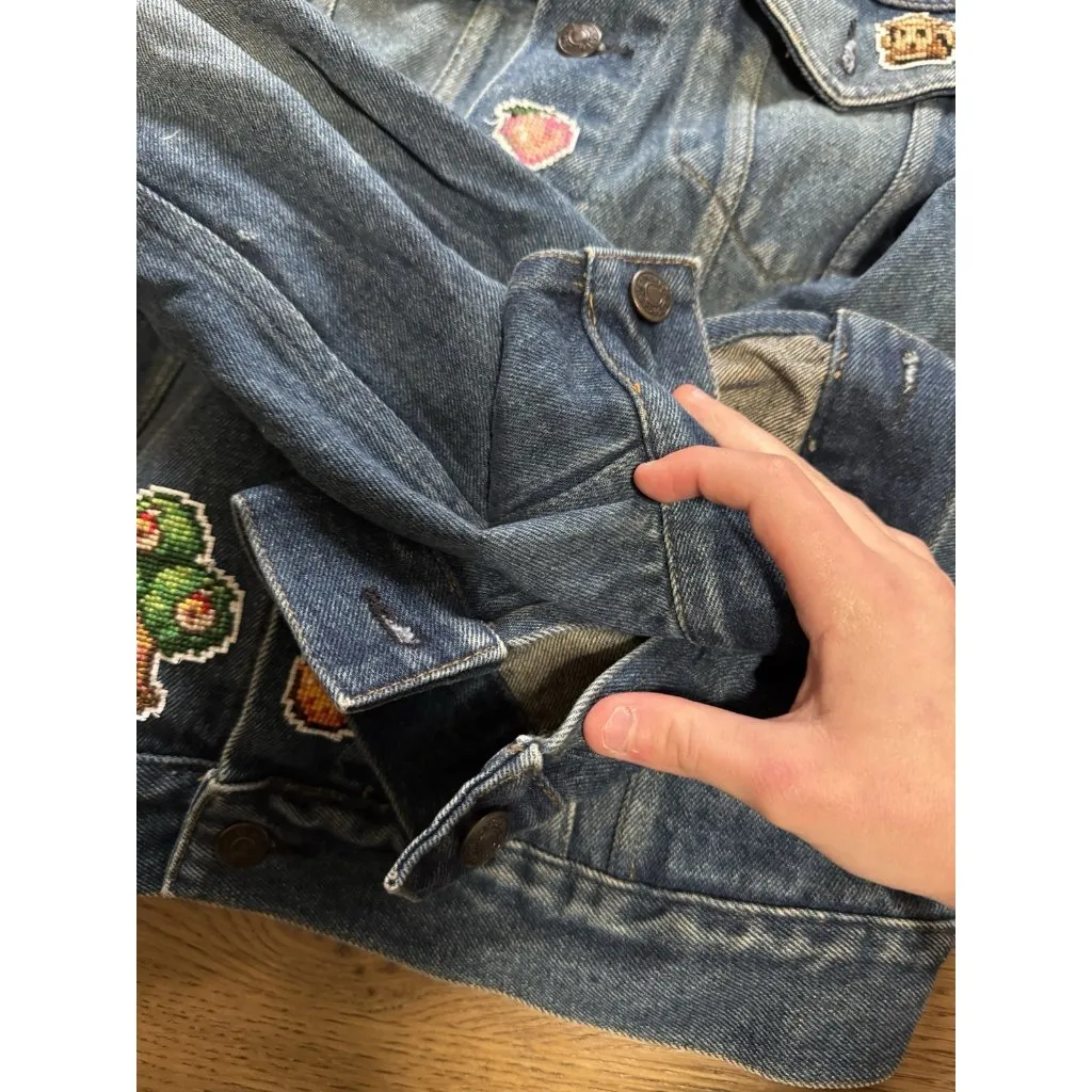 Gap Factory Store Women SZ Small Jean Denim‎ Jacket Animal Crossing Patches READ - Image 9