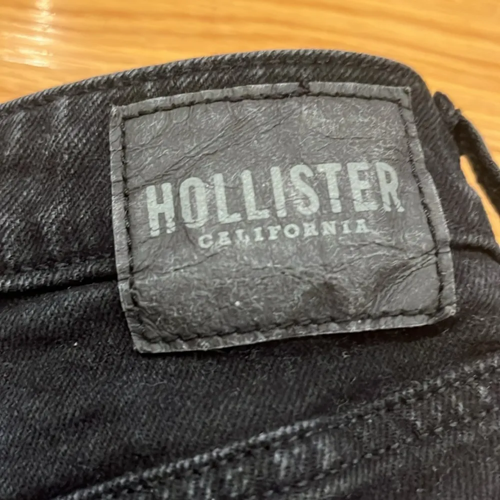 Hollister black dristress jean shorts size 28 . - Image 5