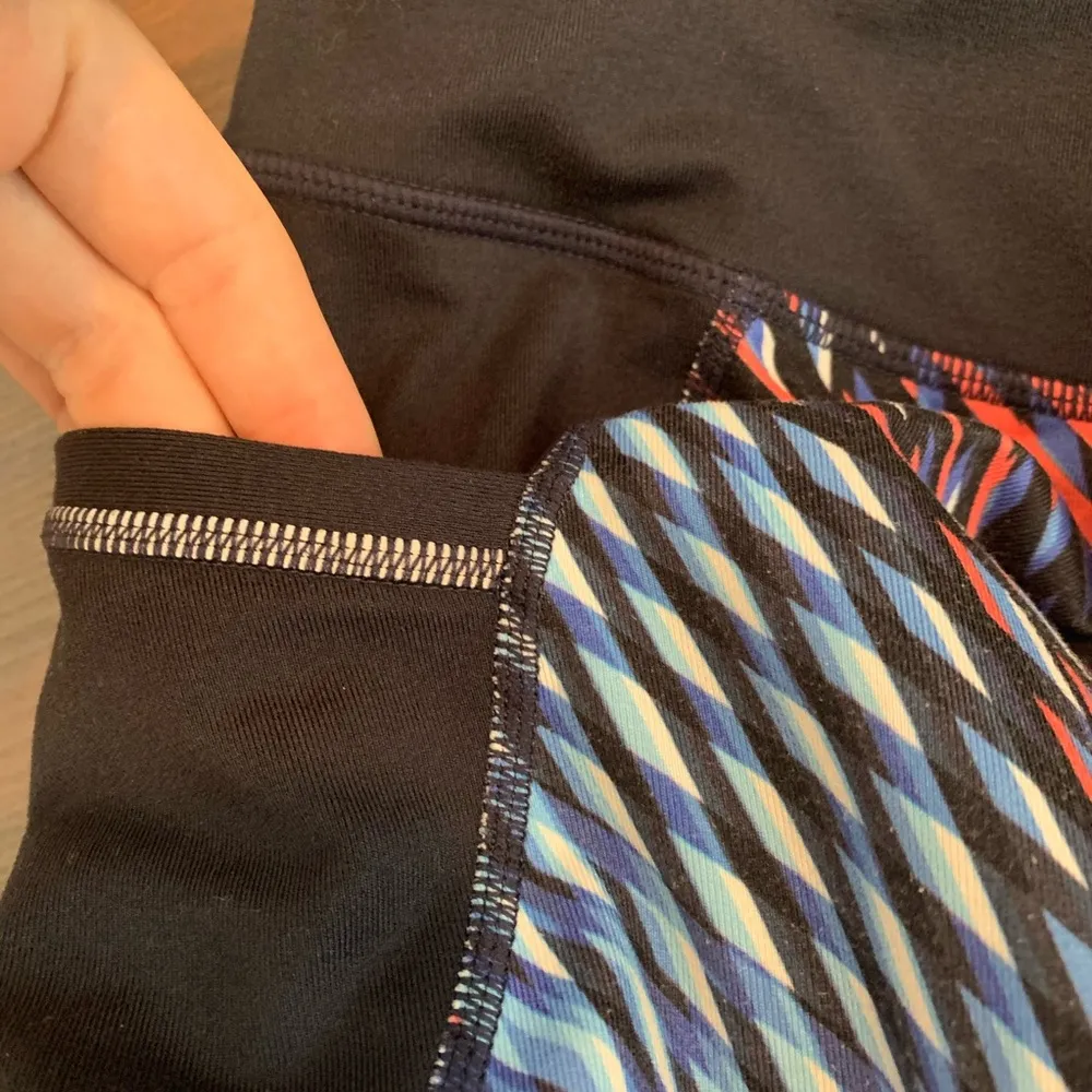 Athleta Abstract Striped Dark Blue Cropped Legging - Image 5