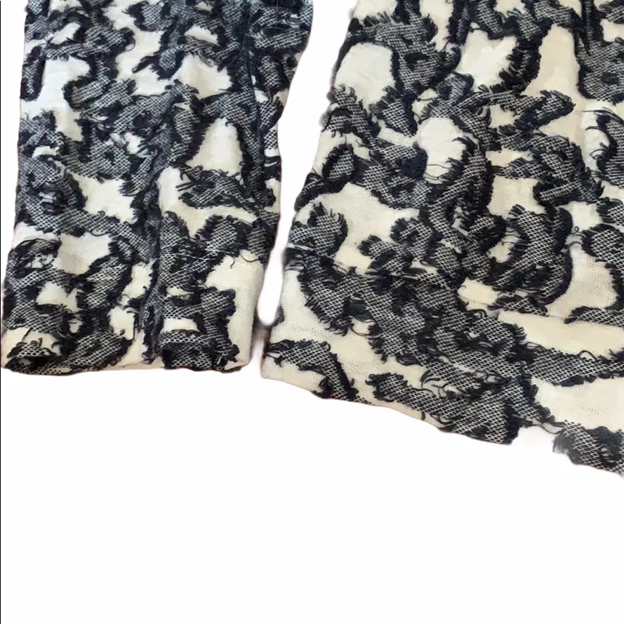 Loft Blue and White Coral Pattern Long Sleeve Crew Neck Sweater Size Medium - Image 5