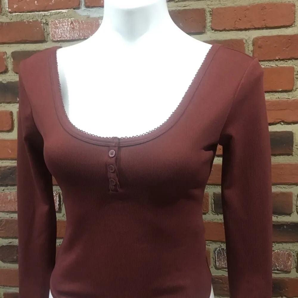 Women's Scoop Neck Bodysuit sz Small Burgundy Color bodysuit - Image 2