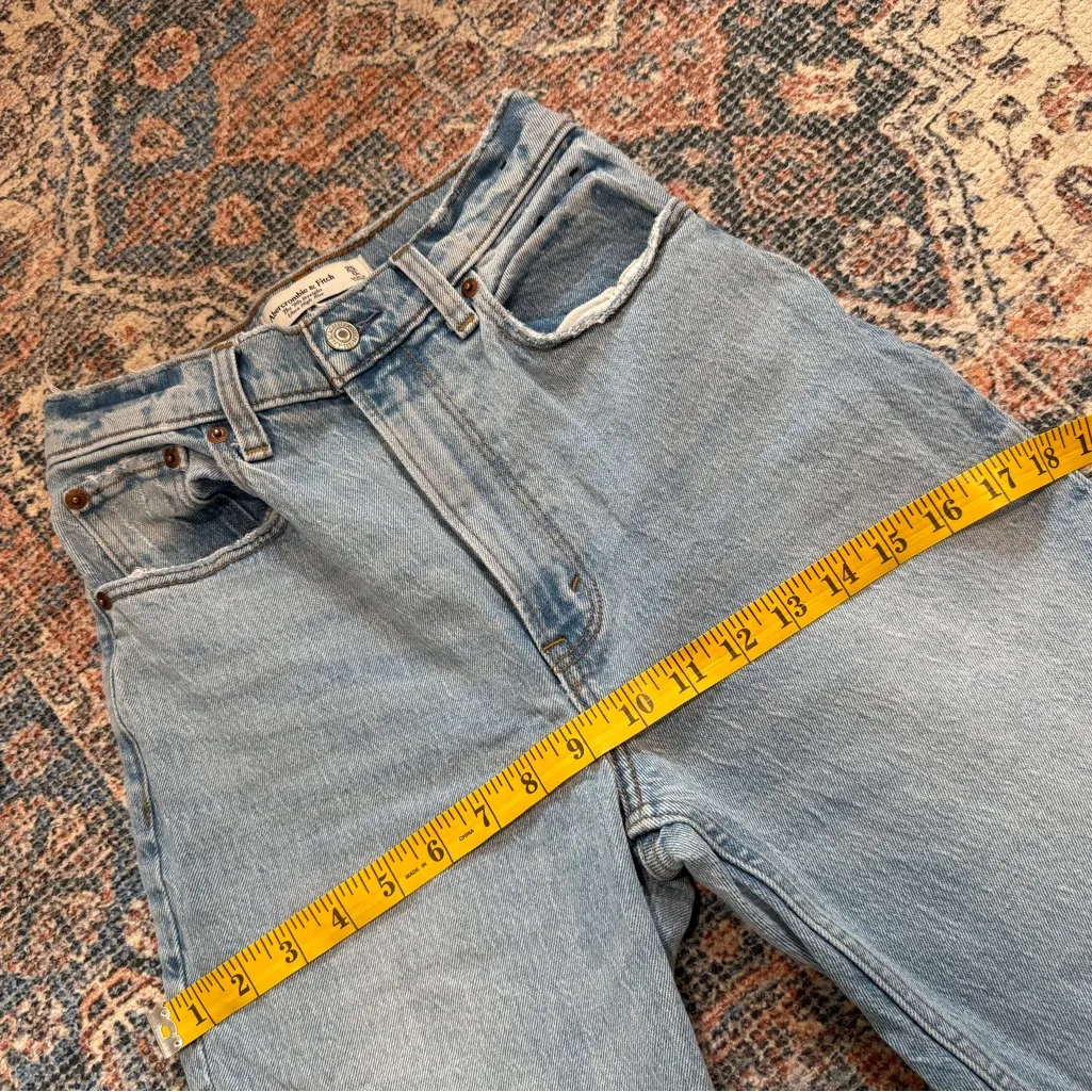 Abercrombie curve love Ultra High Rise 90s Straight Jean - Image 9