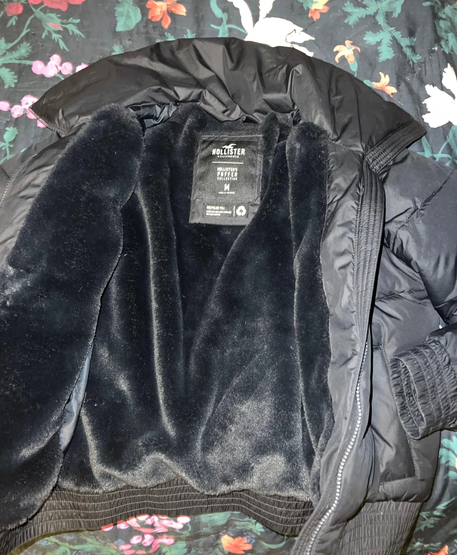 Hollister Puffer Jacket - Image 2