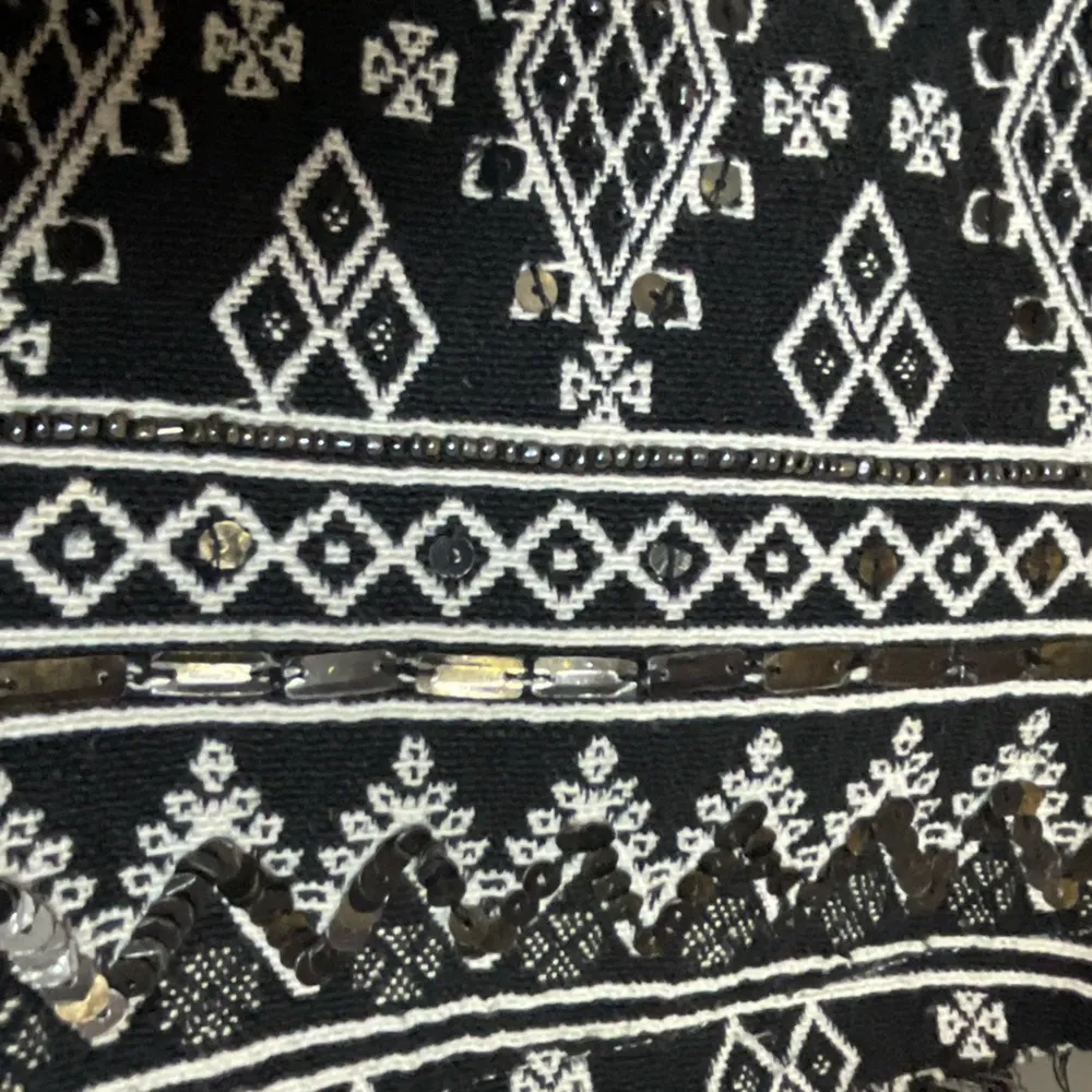 Atmosphere Black and White Geometric Mini Skirt - Image 5