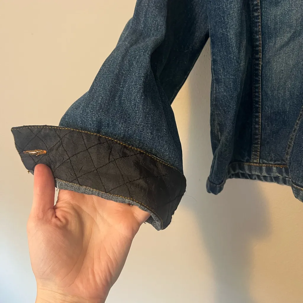 Stylish Women's Blue Denim Jacket with Button Details Size L - Image 2