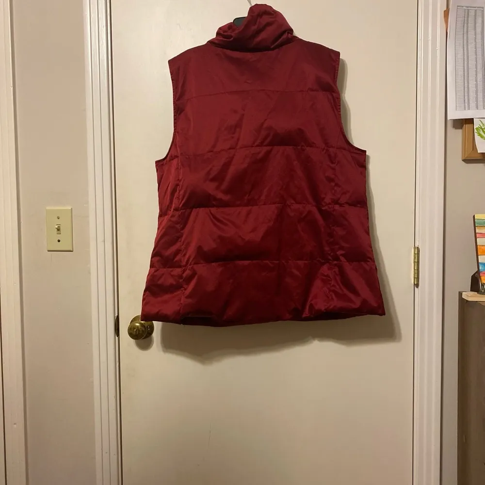 J.Jill red or maroon puffer vest size large - Image 3