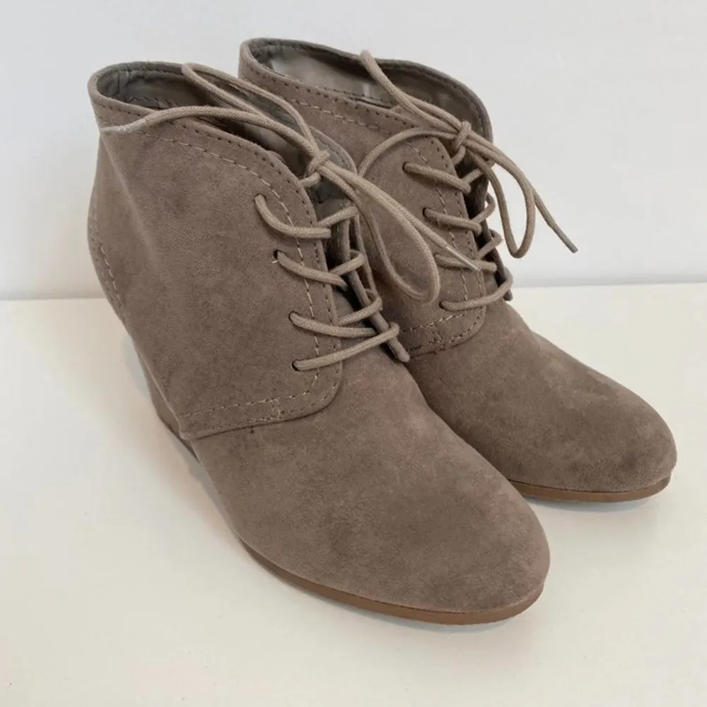 Arizona Jeans Lacie Ankle Bootie Wedges Size 7 Taupe - Image 73