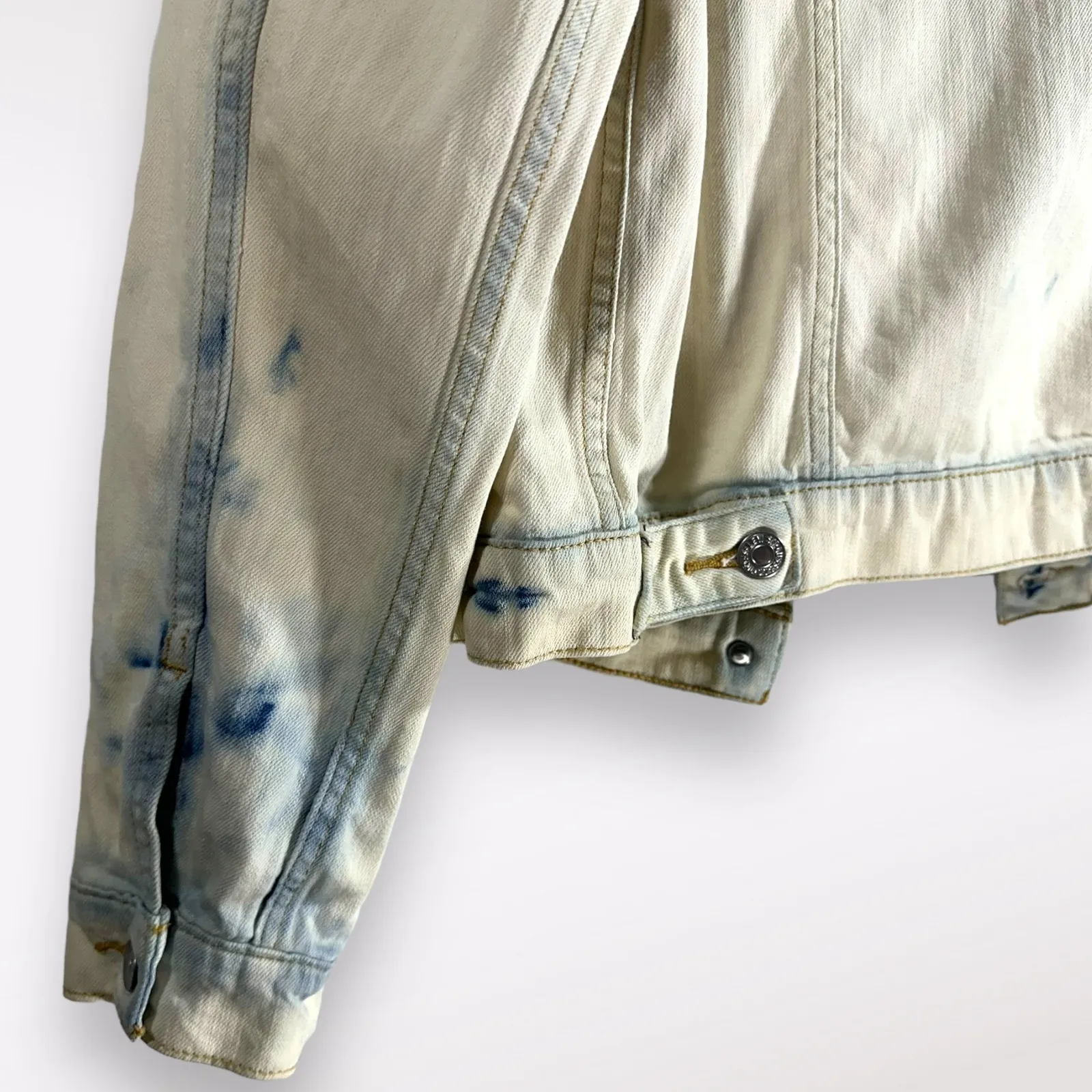 Levi’s Denim Jacket Women’s Size Medium Bleached Wash Long Sleeve Casual Short‎ - Image 6