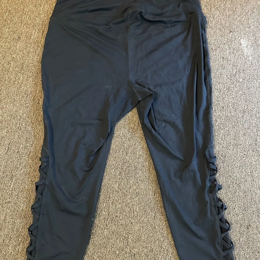 Torrid  Active Pants | 3/4 Length - Image 5