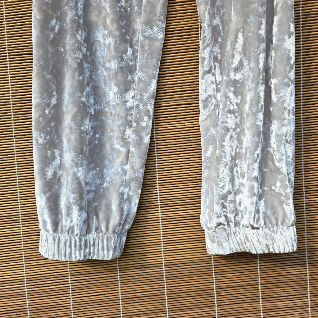 VICTORIA’S SECRET SILVER PLUSH CRUSHED VELVET JOGGERS NWOT SZ M - Image 6