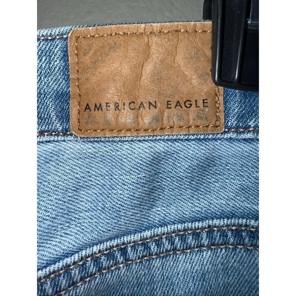 American eagle light wash distressed mom jeans size 6 #686 - Image 9