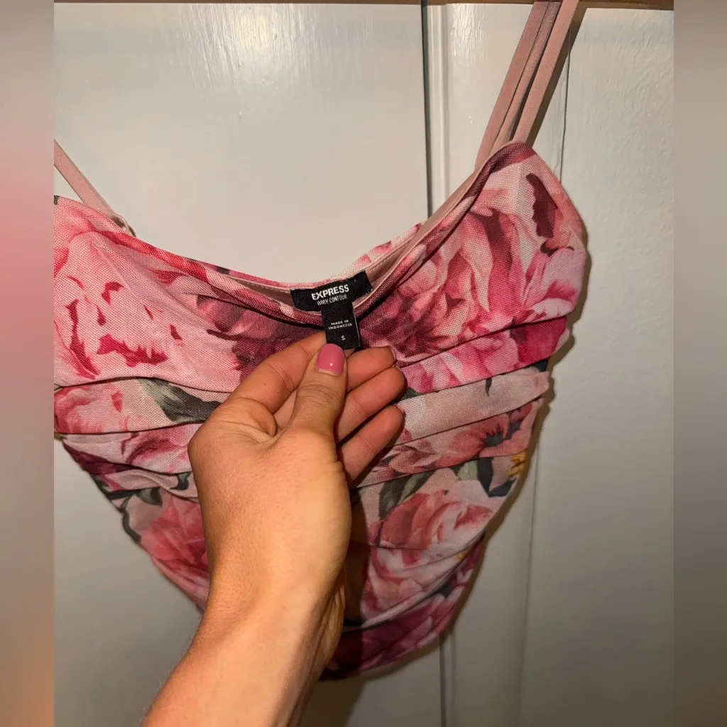 Express Body Contour Floral Tank Top – Size Small - Image 3