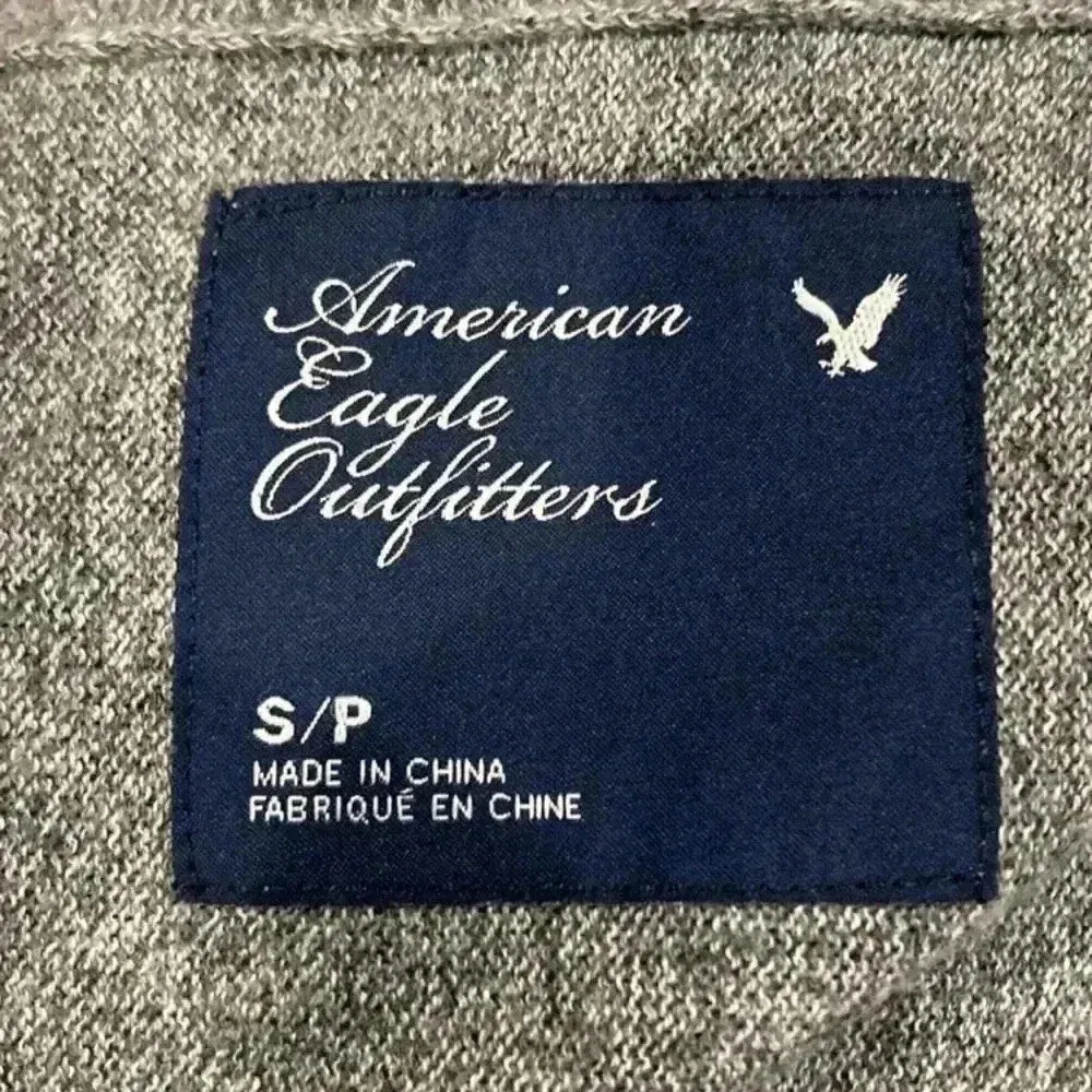 ⭐️ American eagle grey long sweater top in size small - Image 5