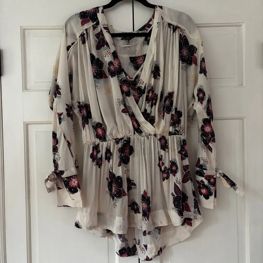 Free People Tuscan Dreams Tunic Size Small Flowy Floral Boho Bohemian Blouse EUC - Image 2