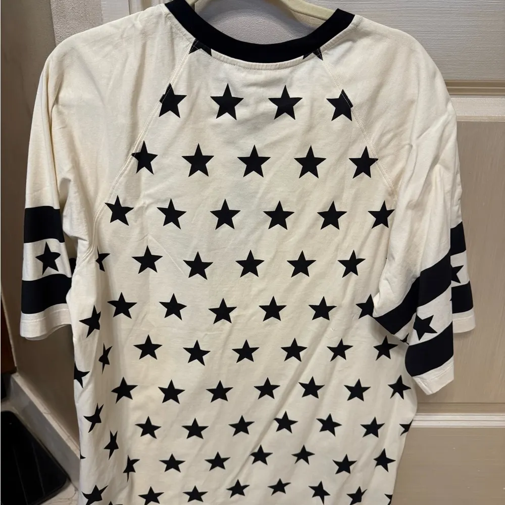 Authentic NWT Balmain Signature Stars Print T-Shirt - Black & Cream - Image 5