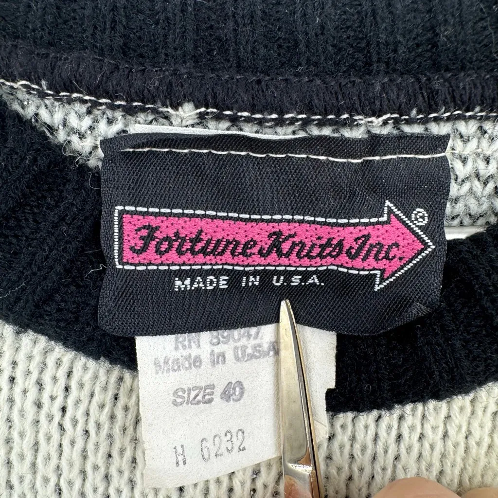 Vintage 80s Tiger Sweater Novelty Big Cats Black Cream Mobwife Made in the USA Size L - Image 8