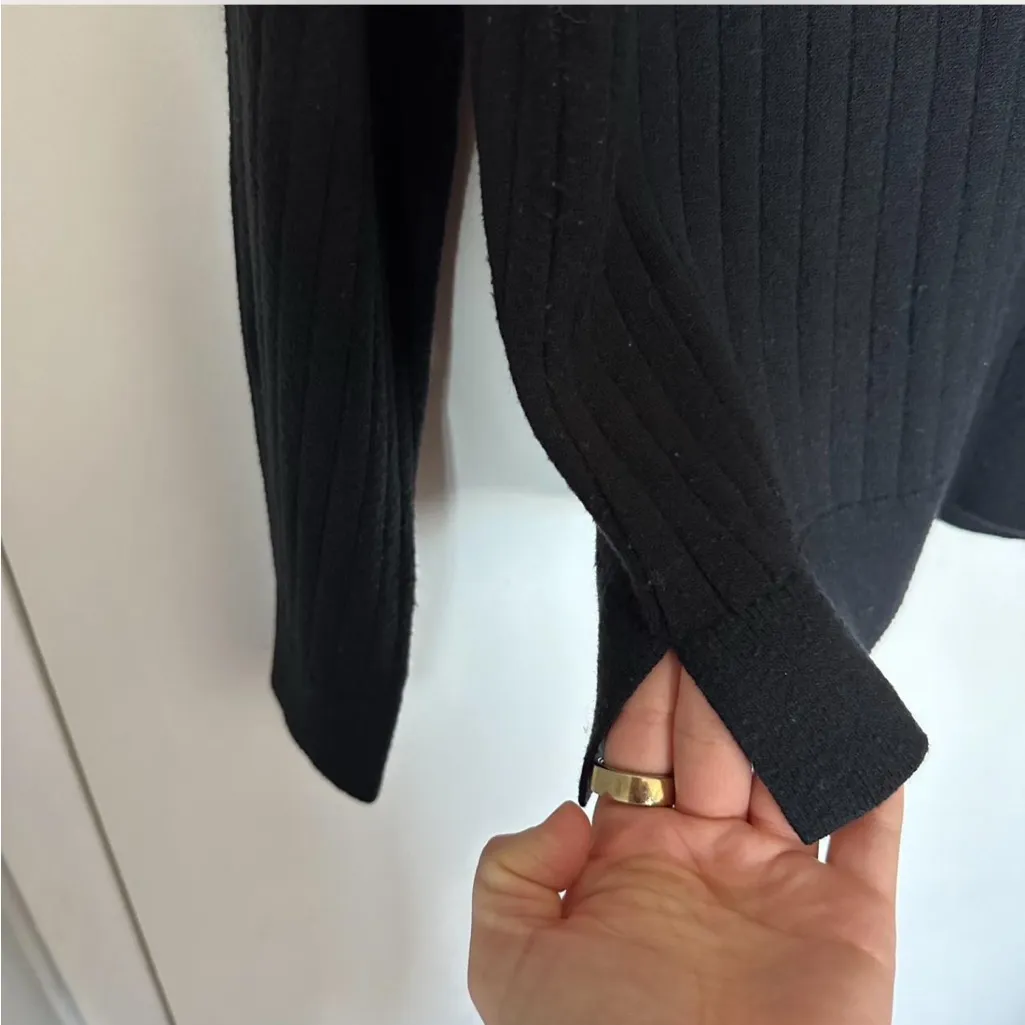 Abercrombie & fitch ribbed soft loose v-neck black sweater small casual basic - Image 4