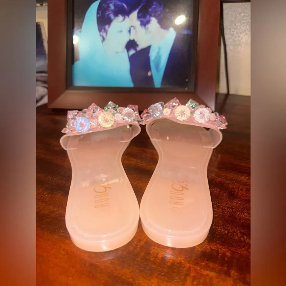 NWOT RUGE jelly Helium flat Big crystal bided top super fashionable and trendy - Image 3