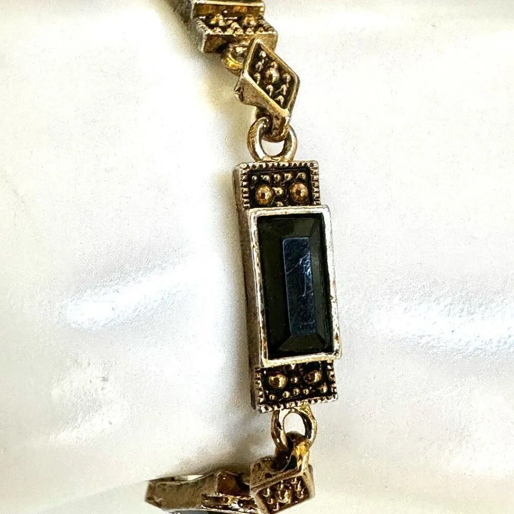 Black and gold tone rectangular beaded bracelet - Image 6