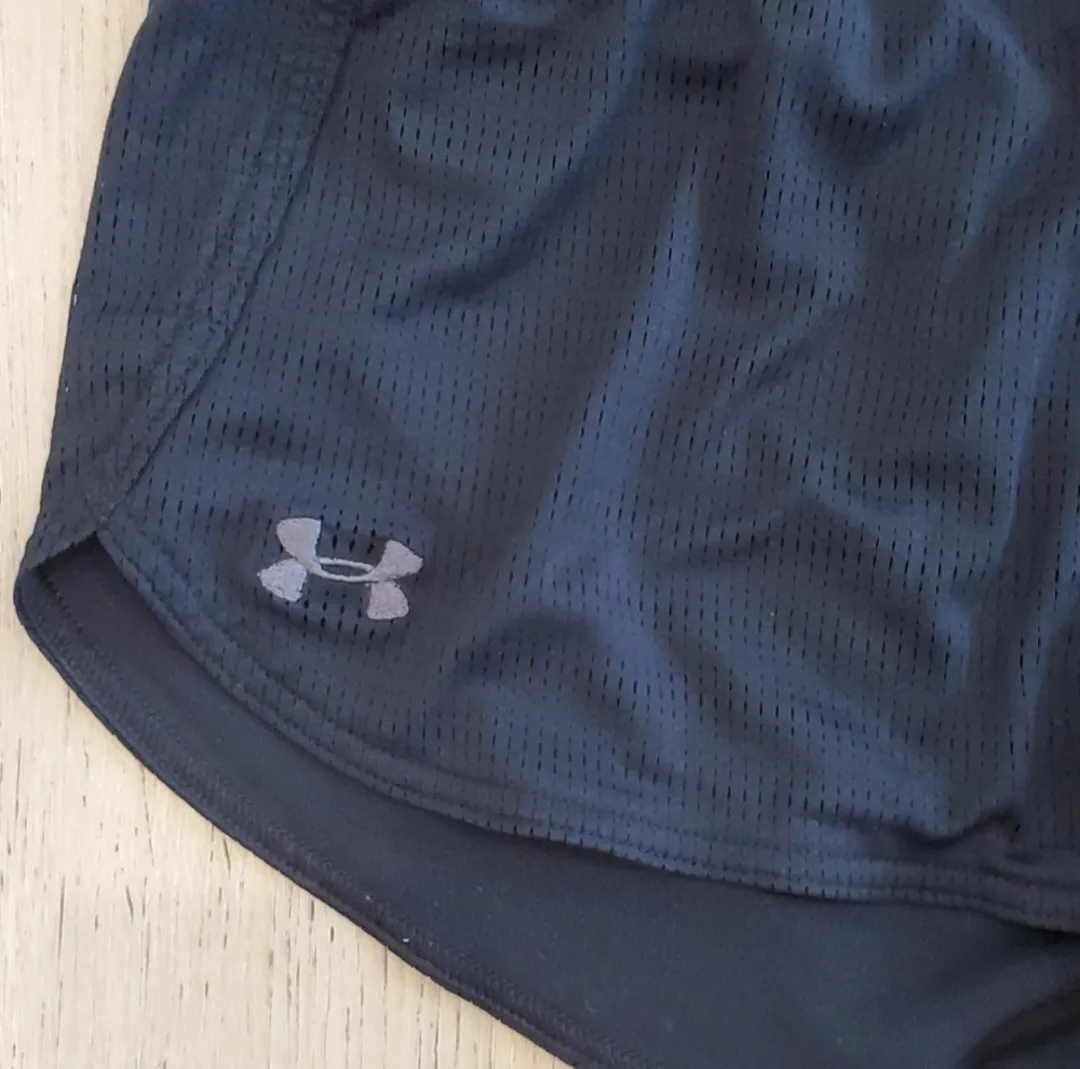 Under Armour  Waman's Black Shorts With RAM logo - Image 3