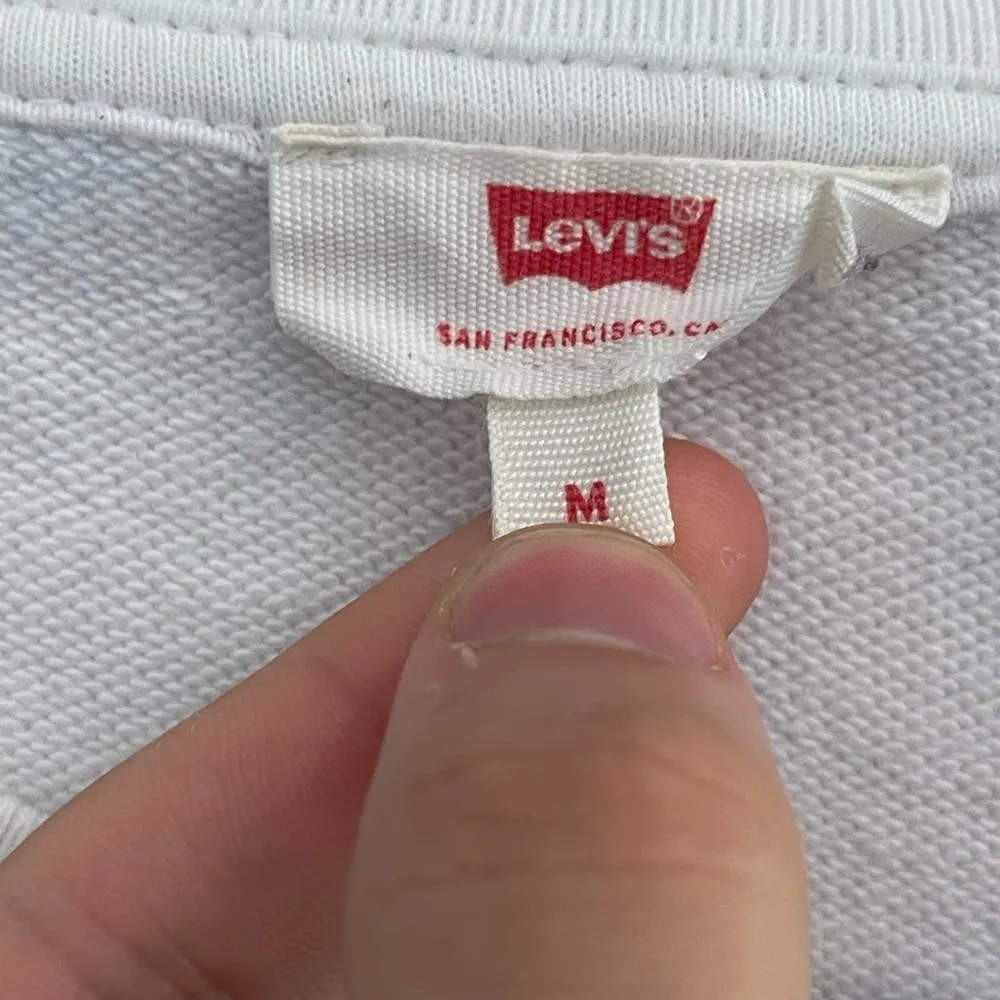 Levi's oversized sweatshirt with arm logo size medium - Image 2
