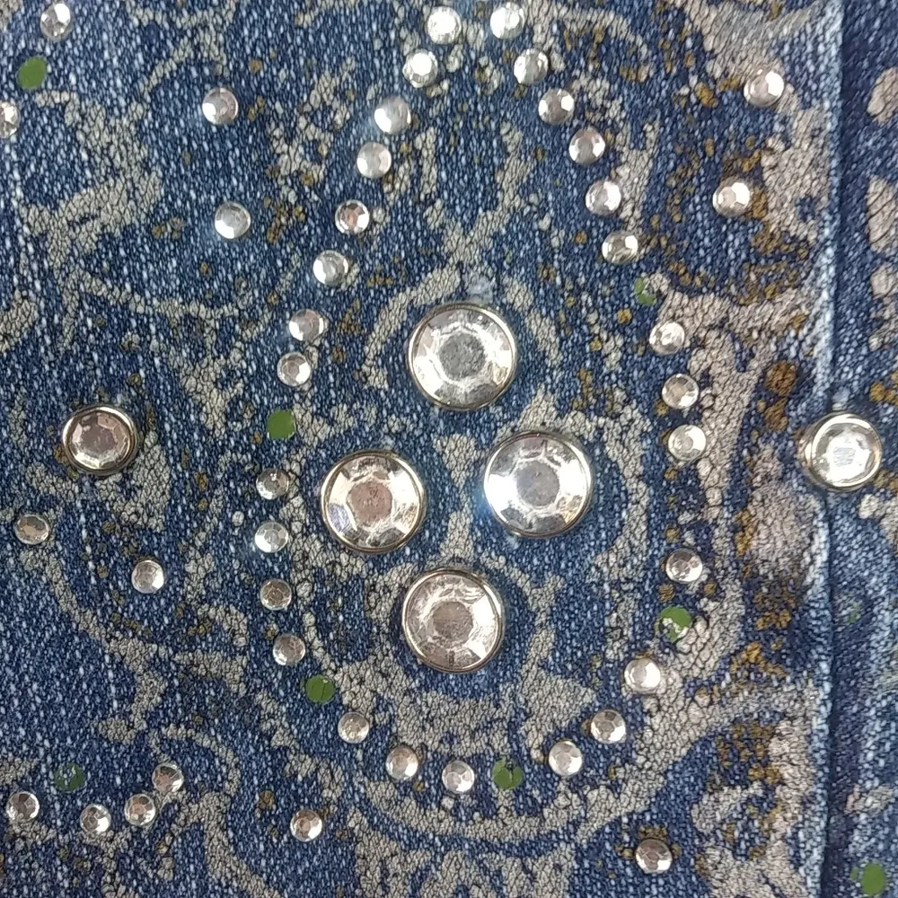 Baccini 12P 28 Jeweled Flap Button Pocket Jeans - Image 5